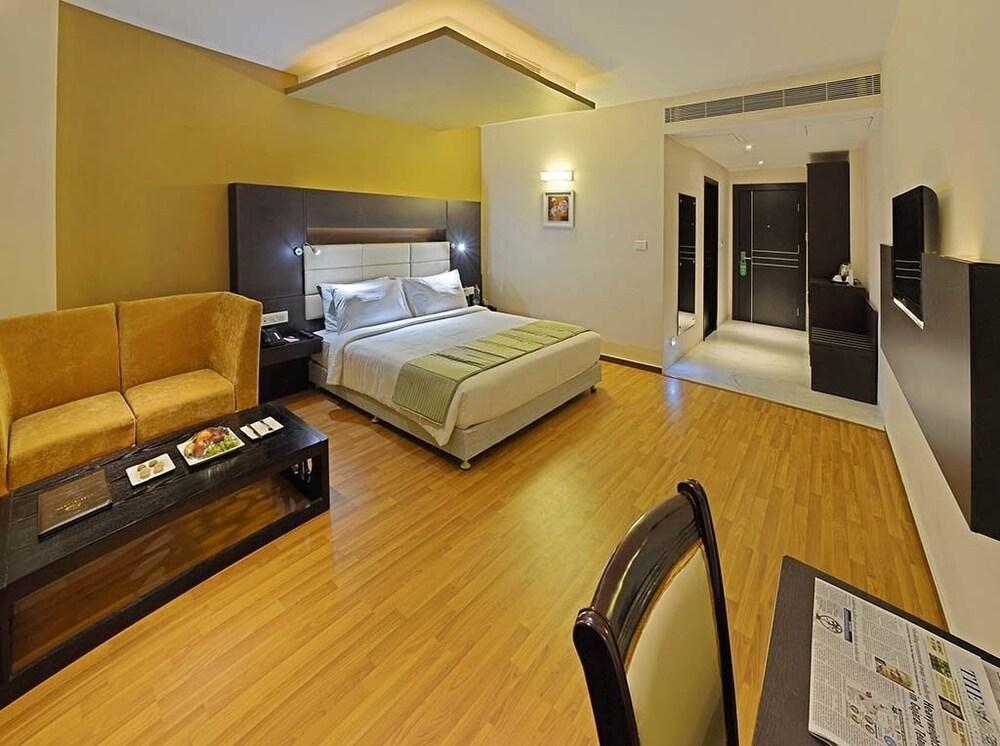 Poppys Hotel Madurai Exterior photo