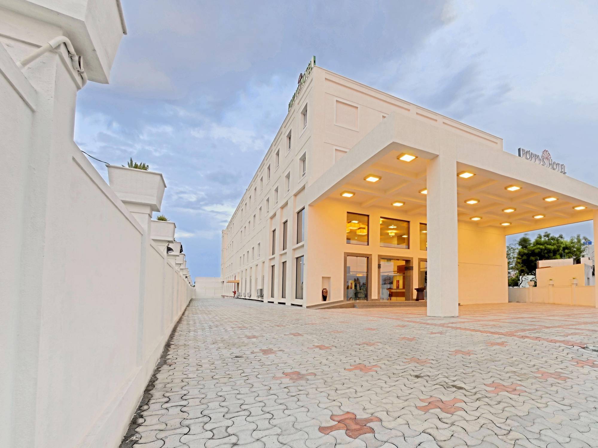 Poppys Hotel Madurai Exterior photo